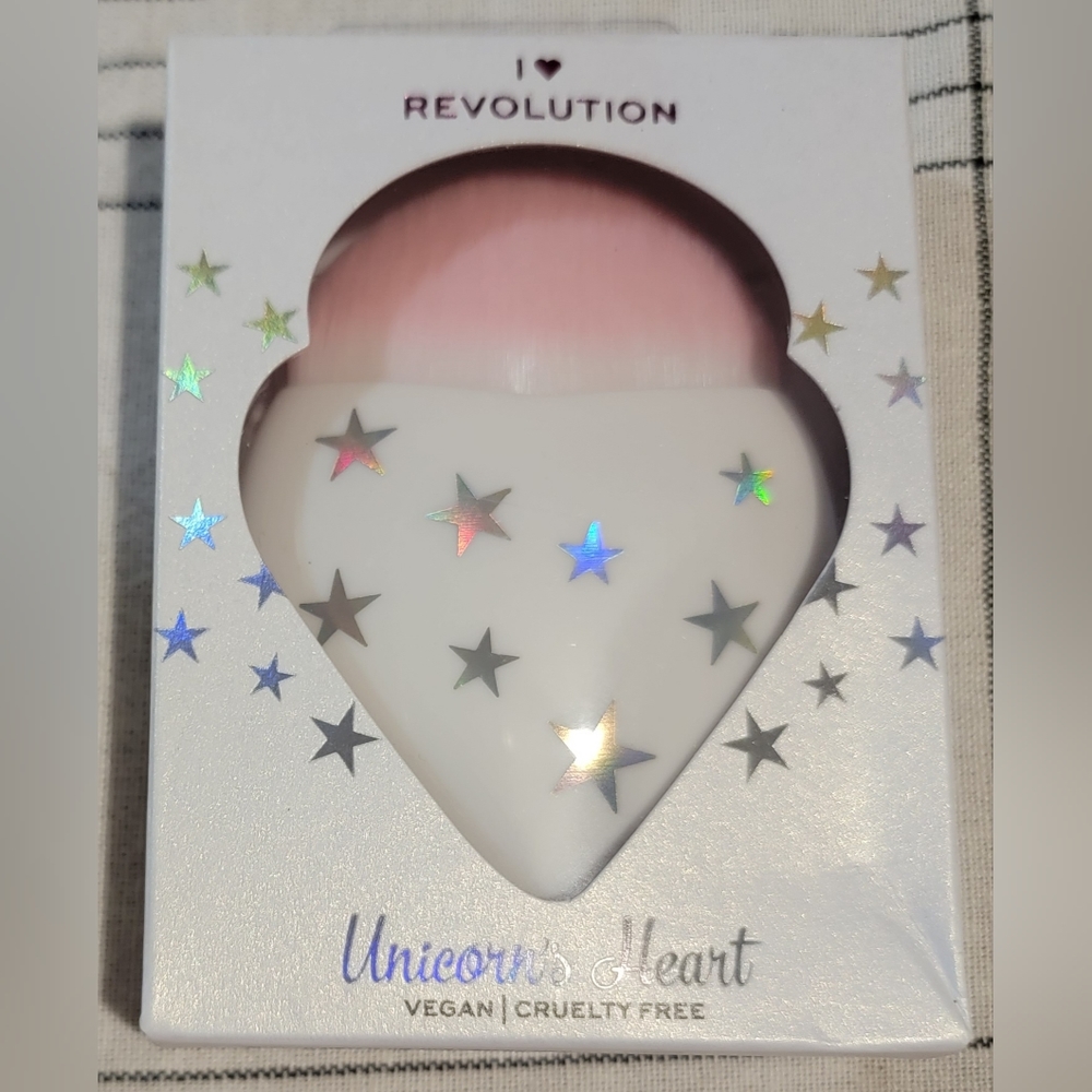 I ❤️ Revolution Unicorn Heart Contour Brush New
